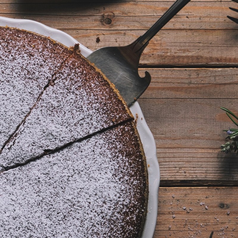 Gâteau moelleux au miel, aux noix et à la farine de châtaigne (sans&nbsp;gluten)