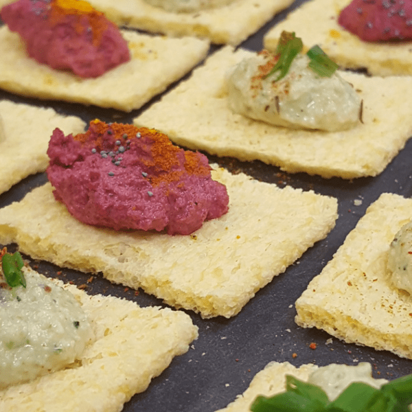 Houmous de betterave crue à la purée de noix de&nbsp;cajou