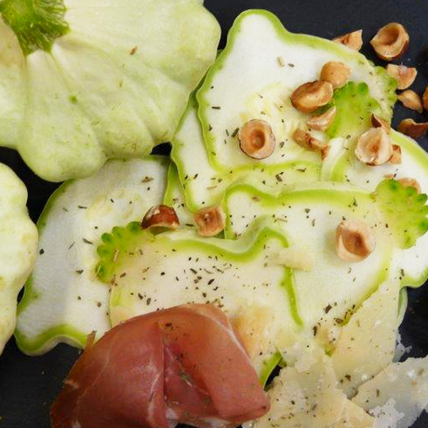 Carpaccio de pâtissons marinés à l&rsquo;huile de&nbsp;noisette