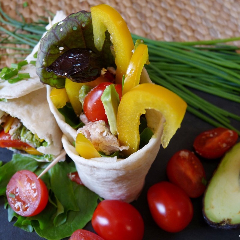 Wraps thon, avocat et tomates&nbsp;cerises