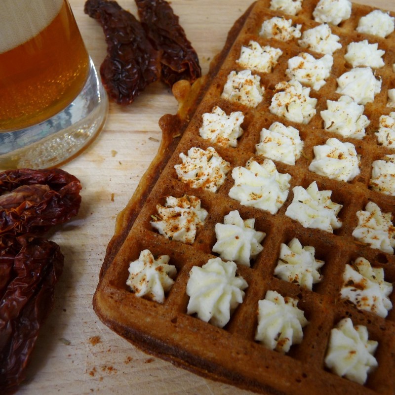 Gaufres salées à la bière et aux tomates&nbsp;séchées