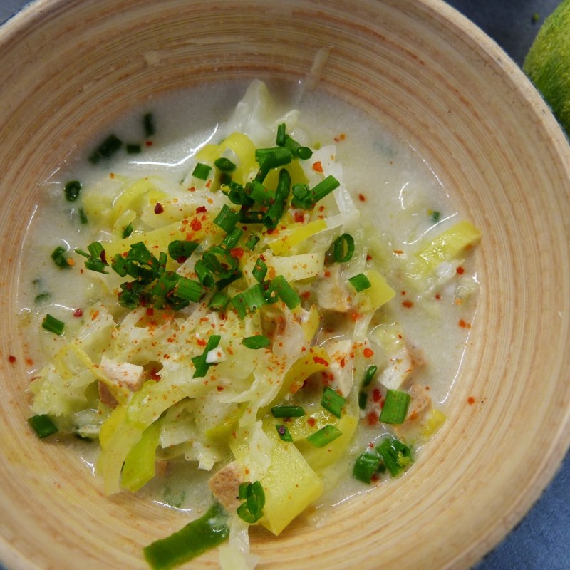 Soupe de chou chinois au tofu fumé et au lait de&nbsp;coco