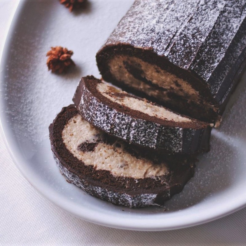 Bûche de Noël à la crème de châtaignes et aux&nbsp;myrtilles