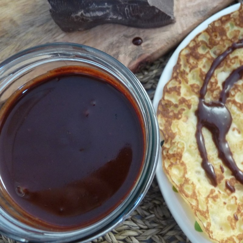 Pâte à tartiner au chocolat noir et aux&nbsp;noisettes
