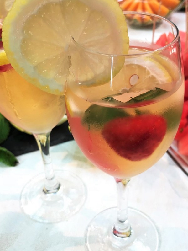 Eaux aromatisées aux fruits et aux&nbsp;plantes