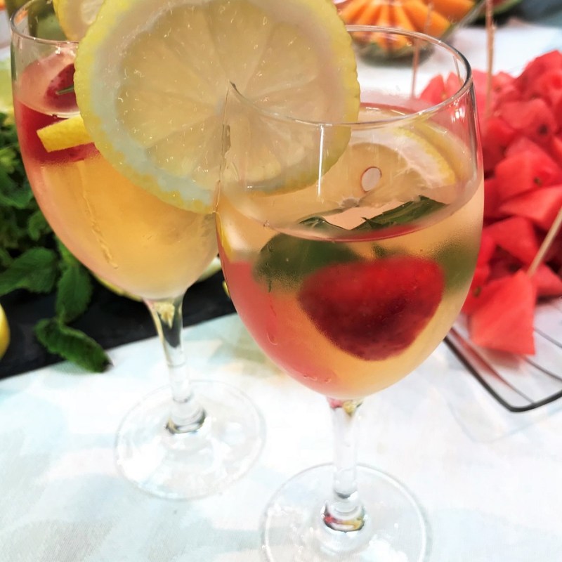 Eaux aromatisées aux fruits et aux&nbsp;plantes