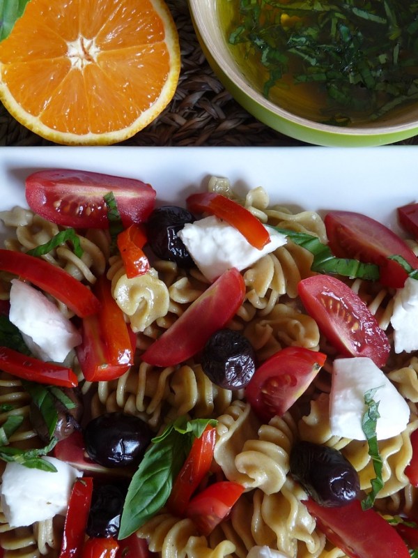 Salade de pâtes à l&rsquo;italienne, poivrons grillés et sauce aux&nbsp;agrumes