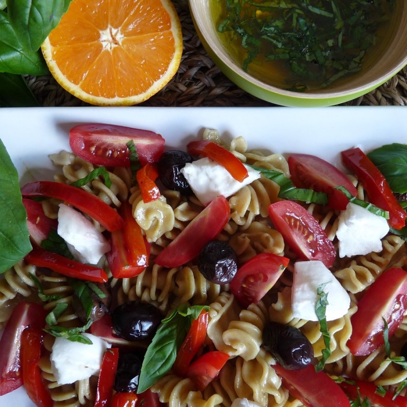 Salade de pâtes à l&rsquo;italienne, poivrons grillés et sauce aux&nbsp;agrumes