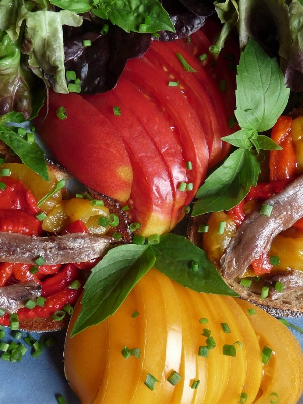 Bruschettas aux poivrons grillés et aux&nbsp;anchois