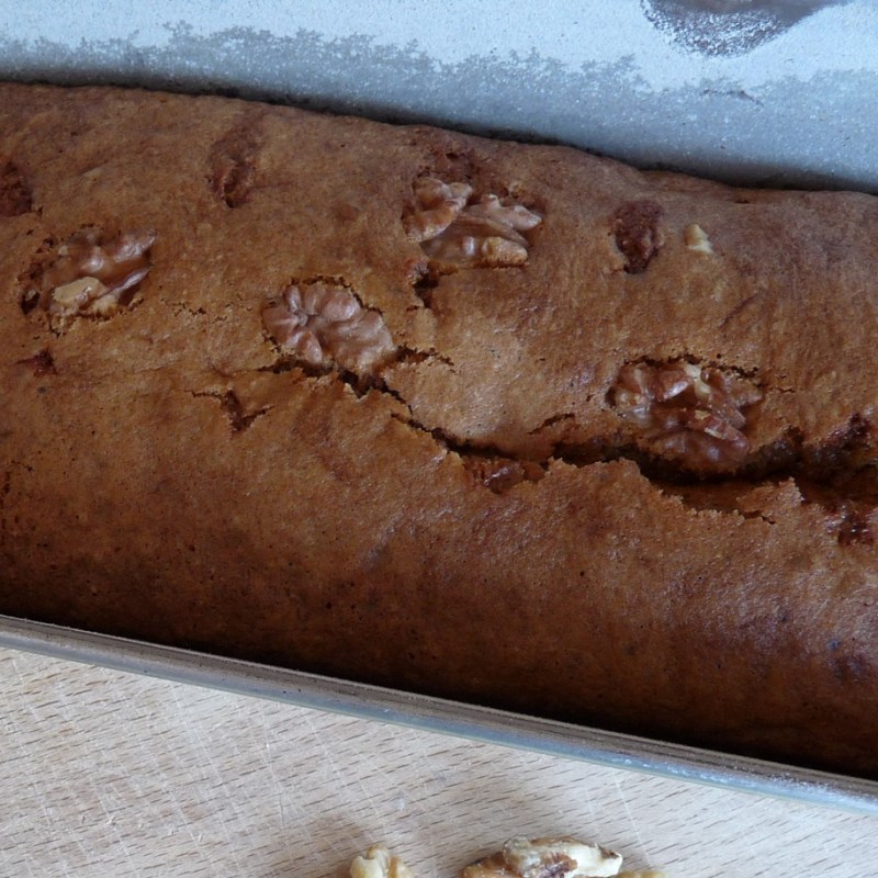 Cake aux noix, aux écorces d&rsquo;oranges confites et à l&rsquo;huile&nbsp;d&rsquo;olive