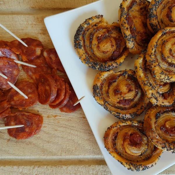 Roulés feuilletés au chorizo, à la tomate et au&nbsp;pecorino