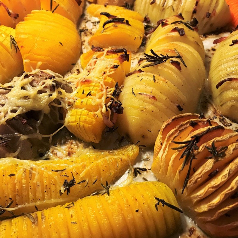 Légumes anciens &laquo;&nbsp;hasselback&nbsp;&raquo; au&nbsp;bacon