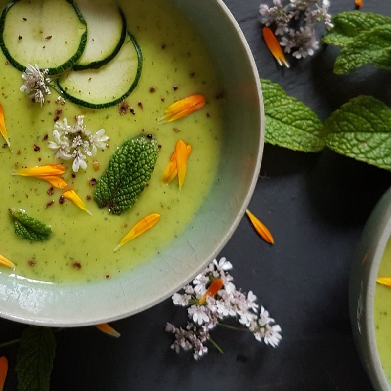 Velouté de courgettes, faisselle de chèvre et&nbsp;menthe