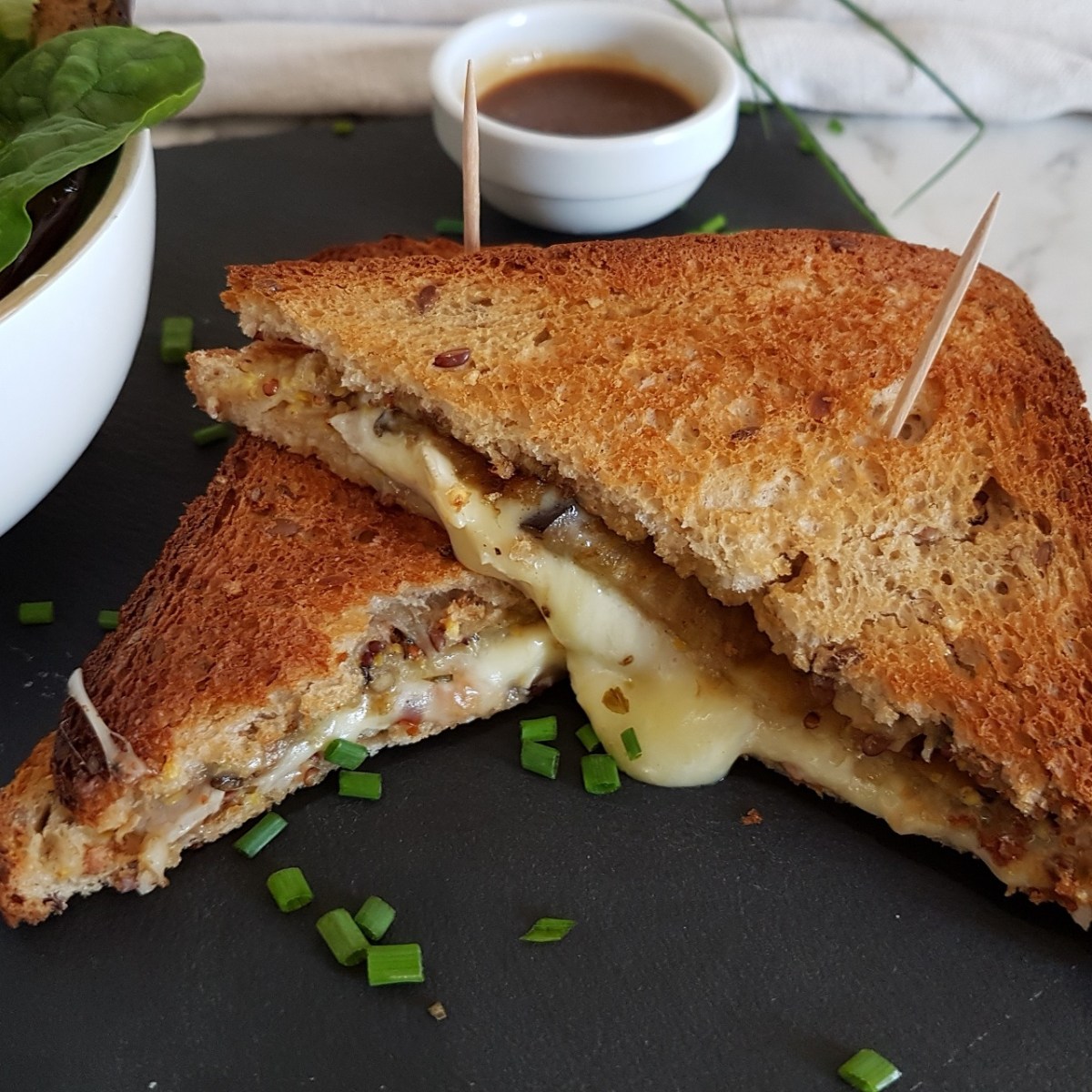 Croque-monsieur à l&rsquo;aubergine grillée, au fromage Carré des Écluses et au&nbsp;jambon