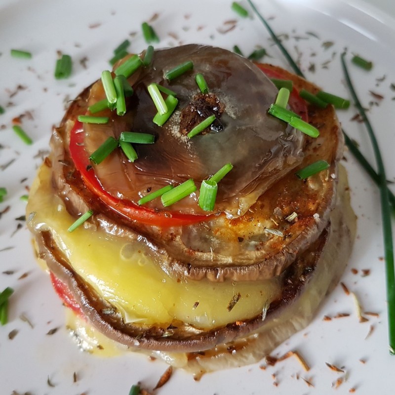 Mille-feuille d&rsquo;aubergine à la tome Petite&nbsp;Sainte-Anne
