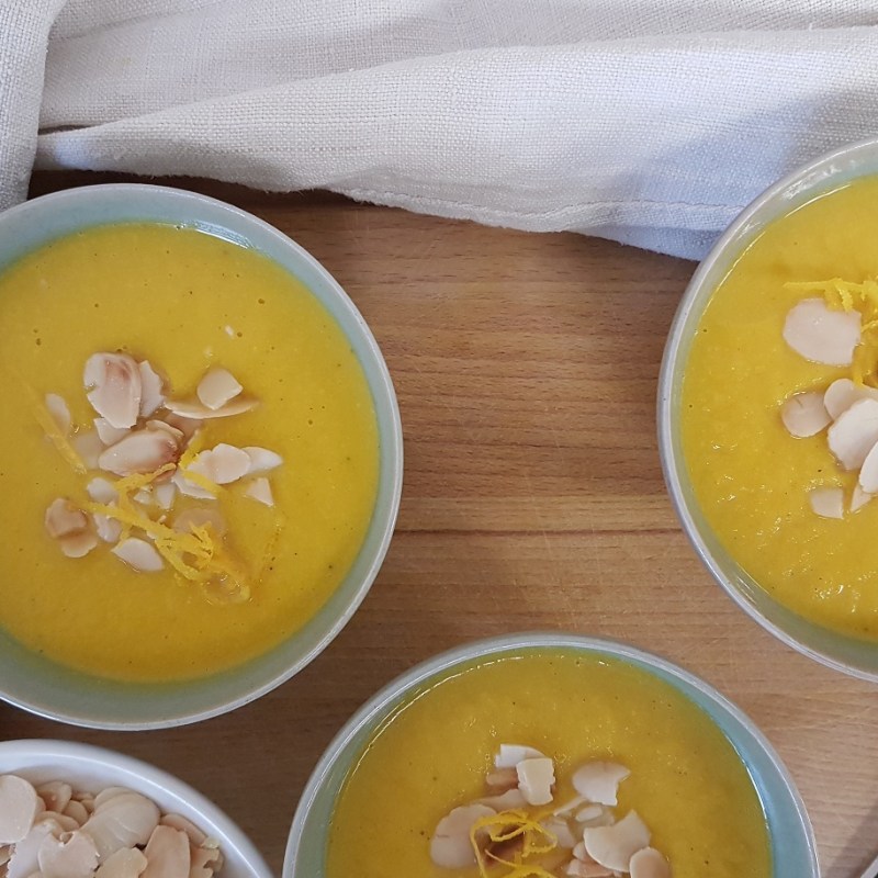 Soupe de courge Pink Jumbo Banana aux amandes et à&nbsp;l&rsquo;orange