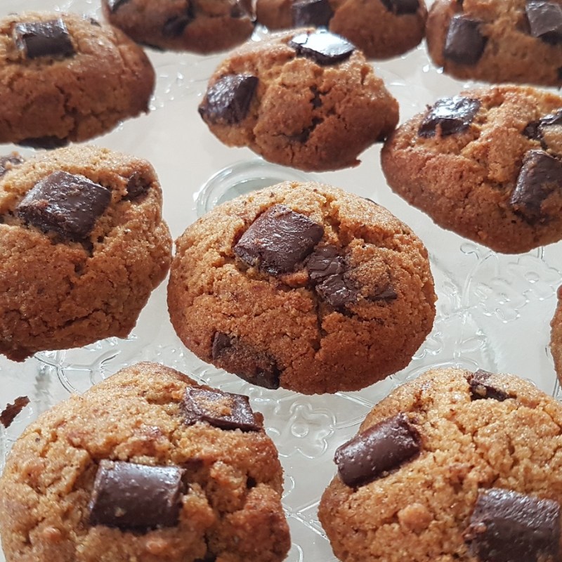 Cookies rustiques anti-gaspi au chocolat et aux&nbsp;cacahuètes