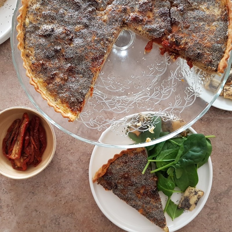 Quiche au thon, tomates séchées, moutarde à l’ancienne et graines de&nbsp;pavot