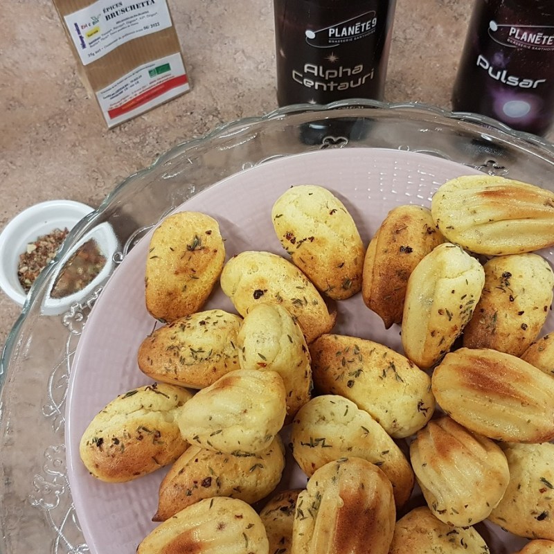 Mini madeleines apéritives au parmesan et au&nbsp;thym