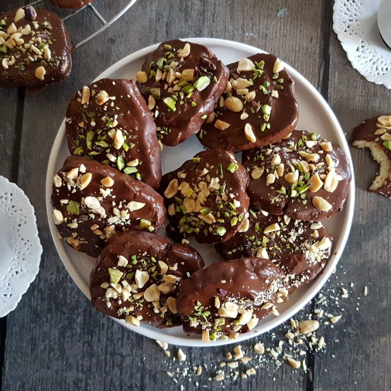 Sablés au beurre de cacahuètes nappés de chocolat&nbsp;noir