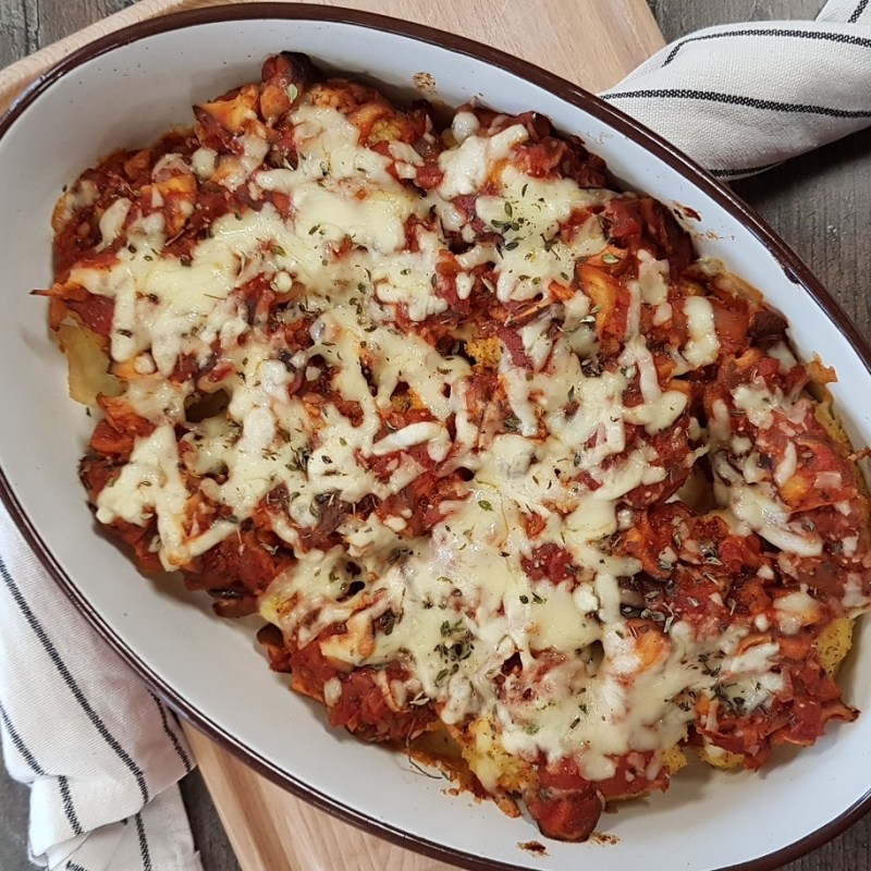 Quenelles de semoule de maïs gratinées à la tomate, aux champignons et à la&nbsp;mozzarella