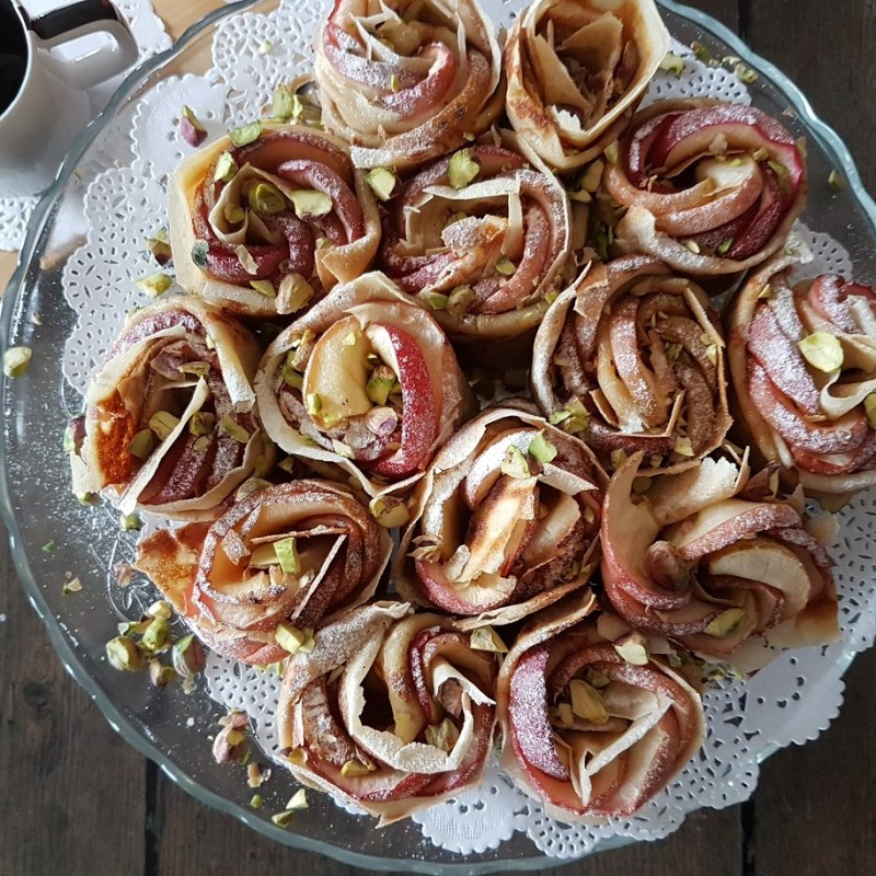 Bouquet de roses de crêpes au cidre, aux pommes et au sirop&nbsp;d’érable