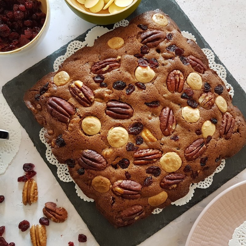Blondie aux noix de pécan, aux cranberries et au chocolat&nbsp;blanc