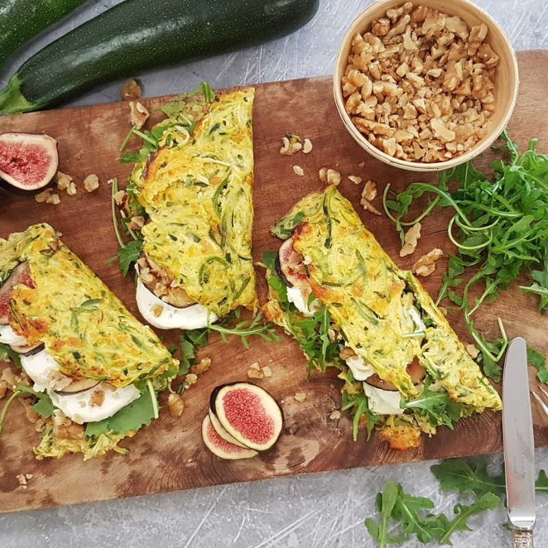 Crêpes de courgettes au cheddar fourrées au fromage de chèvre, figues fraîches et&nbsp;noix