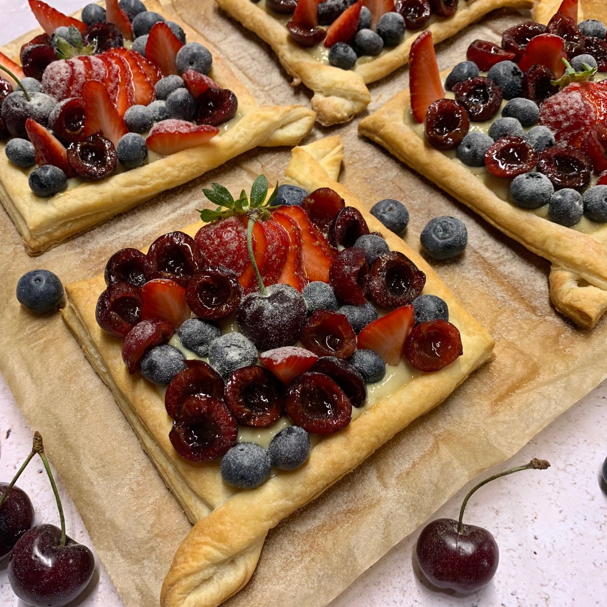 Tartelettes feuilletées aux fruits rouges et crème pâtissière à&nbsp;l&rsquo;amande