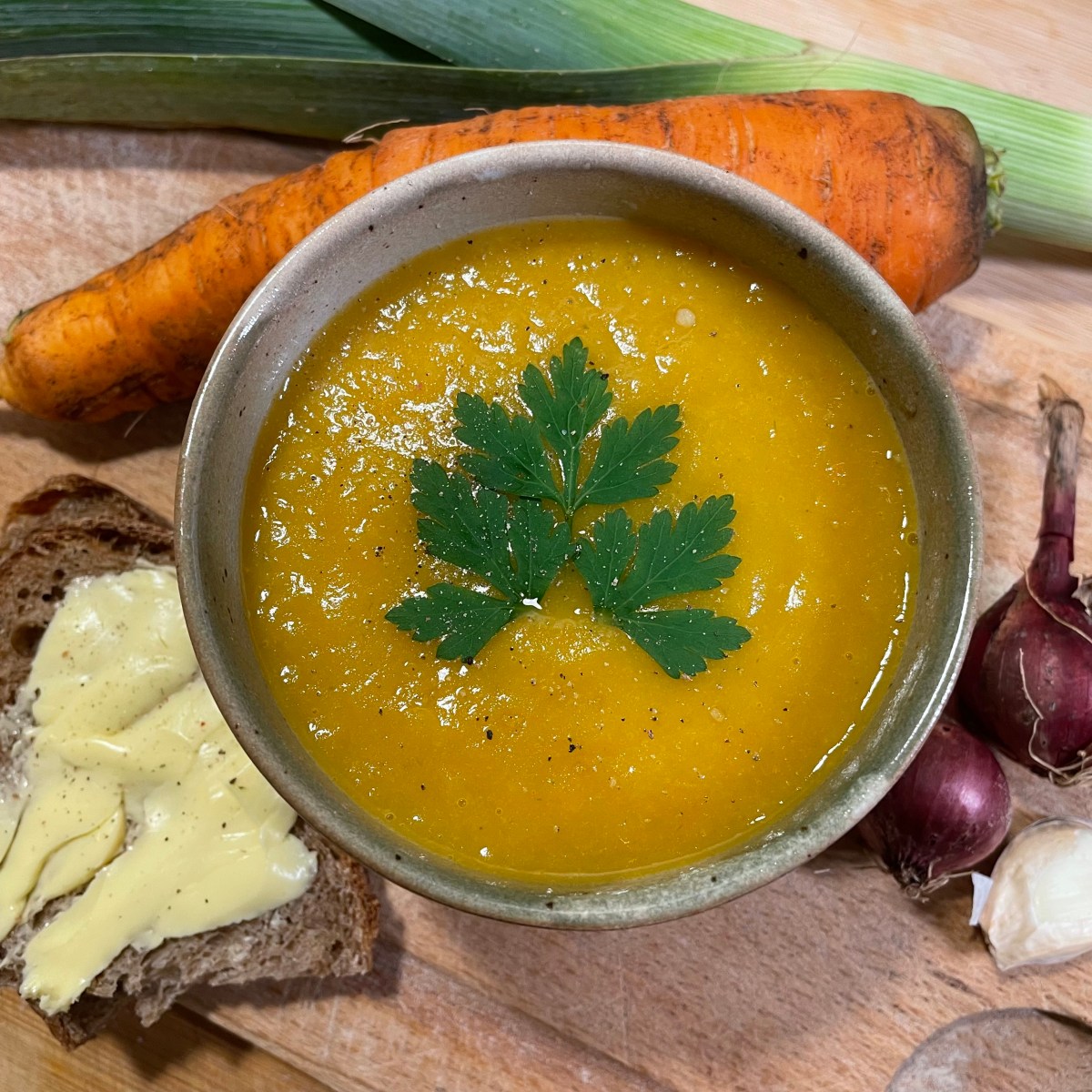 Potage rustique d&rsquo;automne inratable aux poireaux et&nbsp;carottes