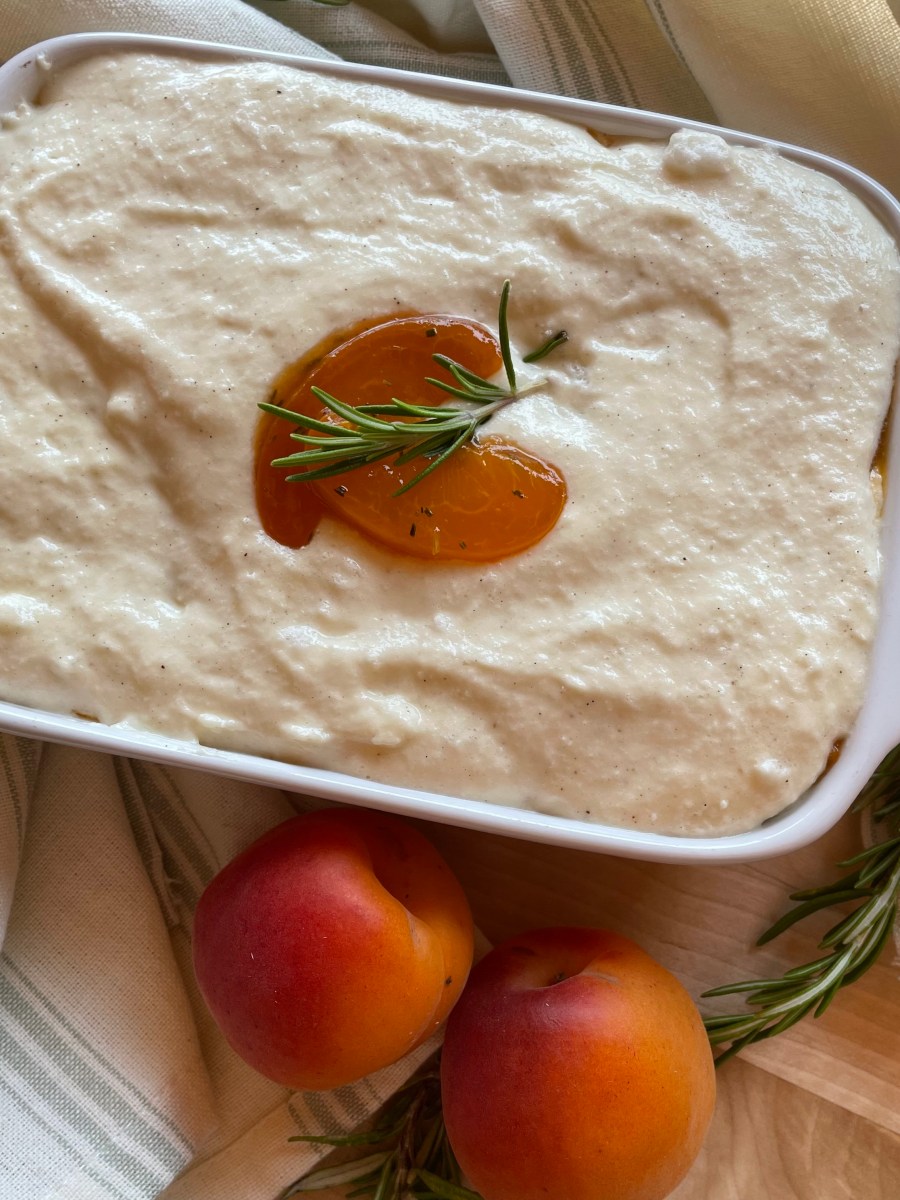 Tiramisù aux abricots, au miel et au&nbsp;romarin