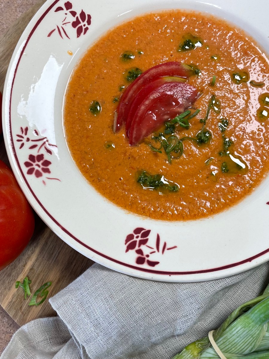 Gaspacho de tomates anciennes aux poivrons&nbsp;grillés