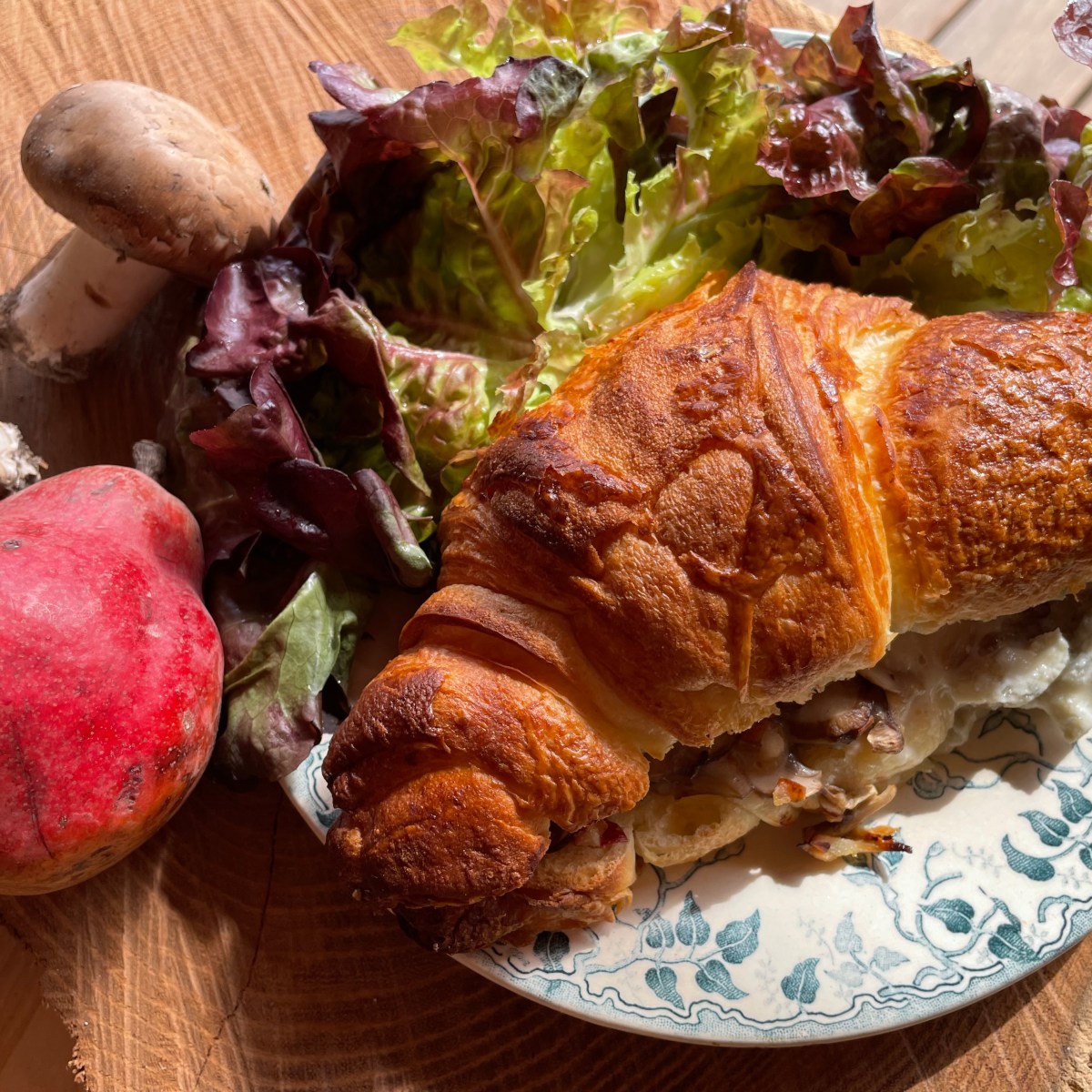 Croissant salé au gorgonzola, à la poire et aux&nbsp;champignons