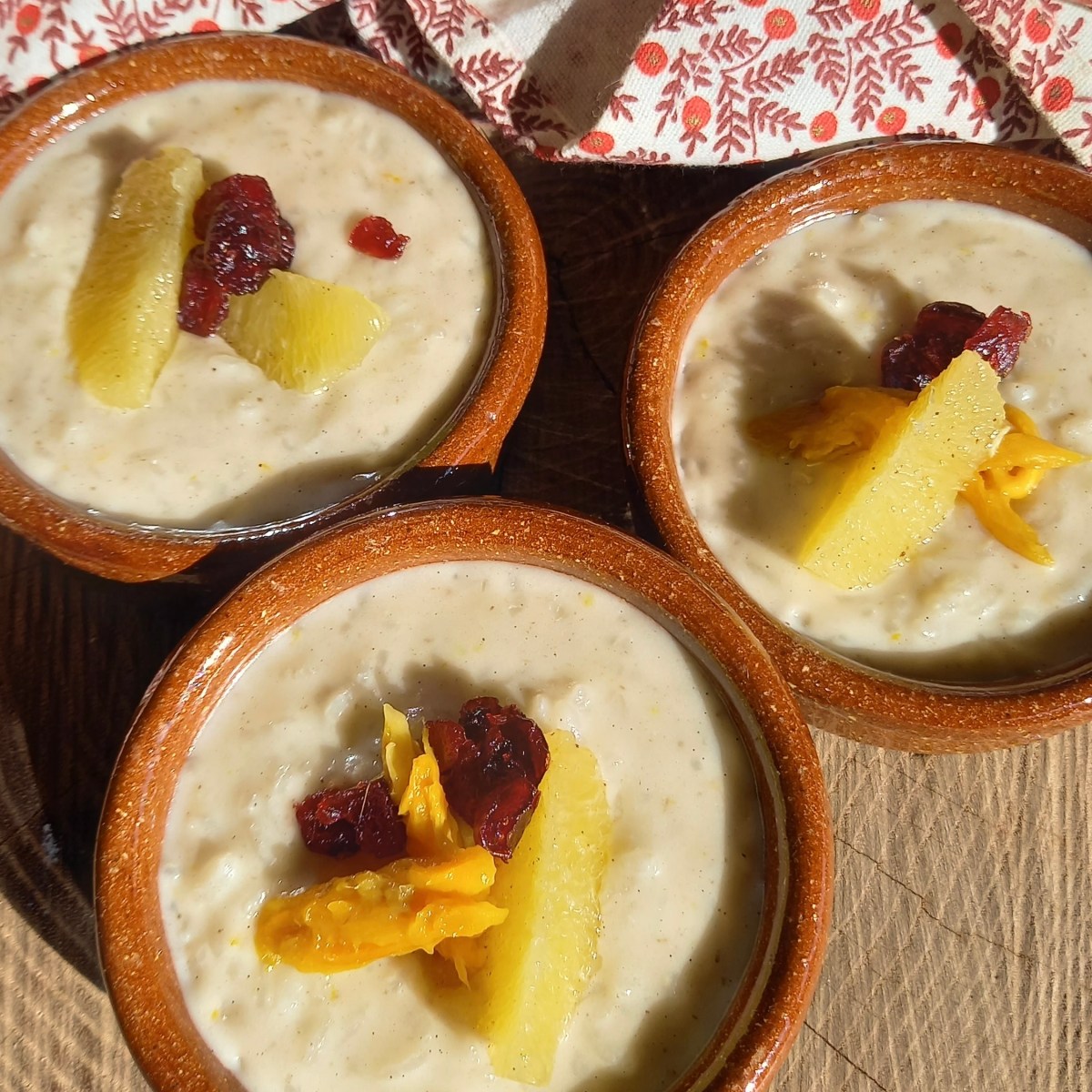 Riz au lait de coco à l&rsquo;orange, à la mangue et aux cranberries&nbsp;(vegan)